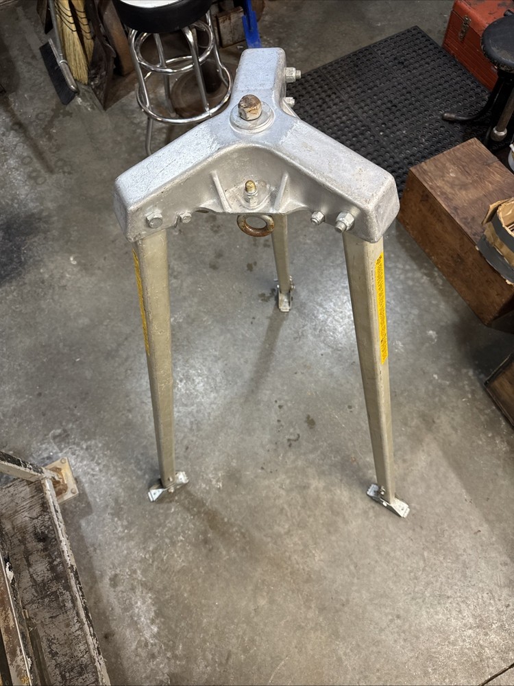 Miller Confined Space Tripod Manhole