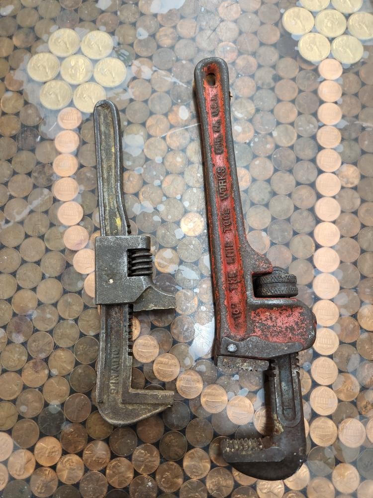 2ct VINTAGE PIPE WRENCHES (SNP053303)