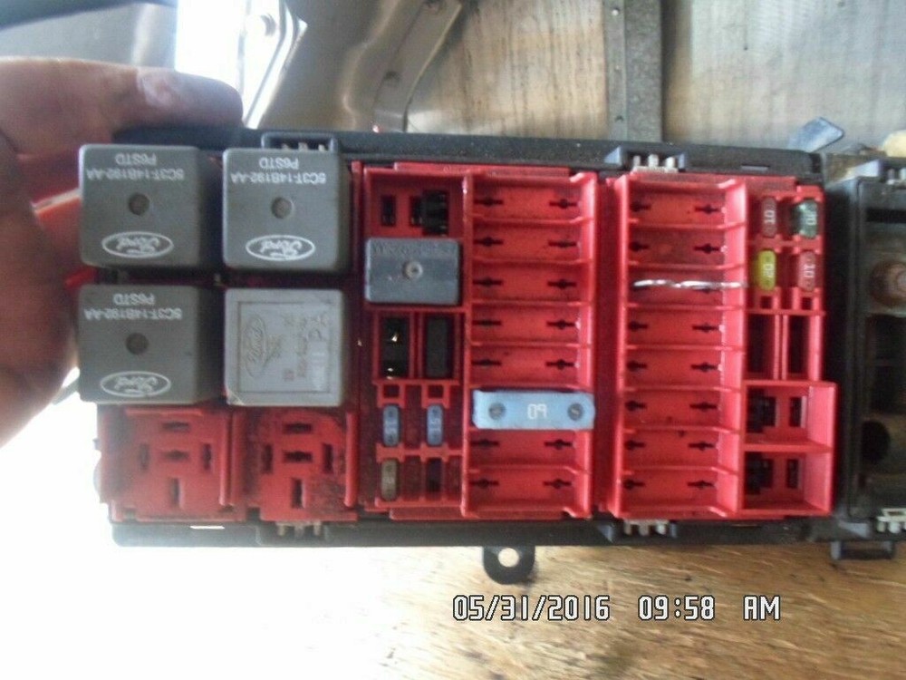 06 Ford E350 Fuse Box **4C24-14B125-AA**