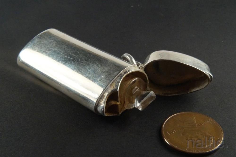 ANTIQUE STERLING SILVER SCENT / PERFUME BOTTLE CONTAINER PENDANT c1915