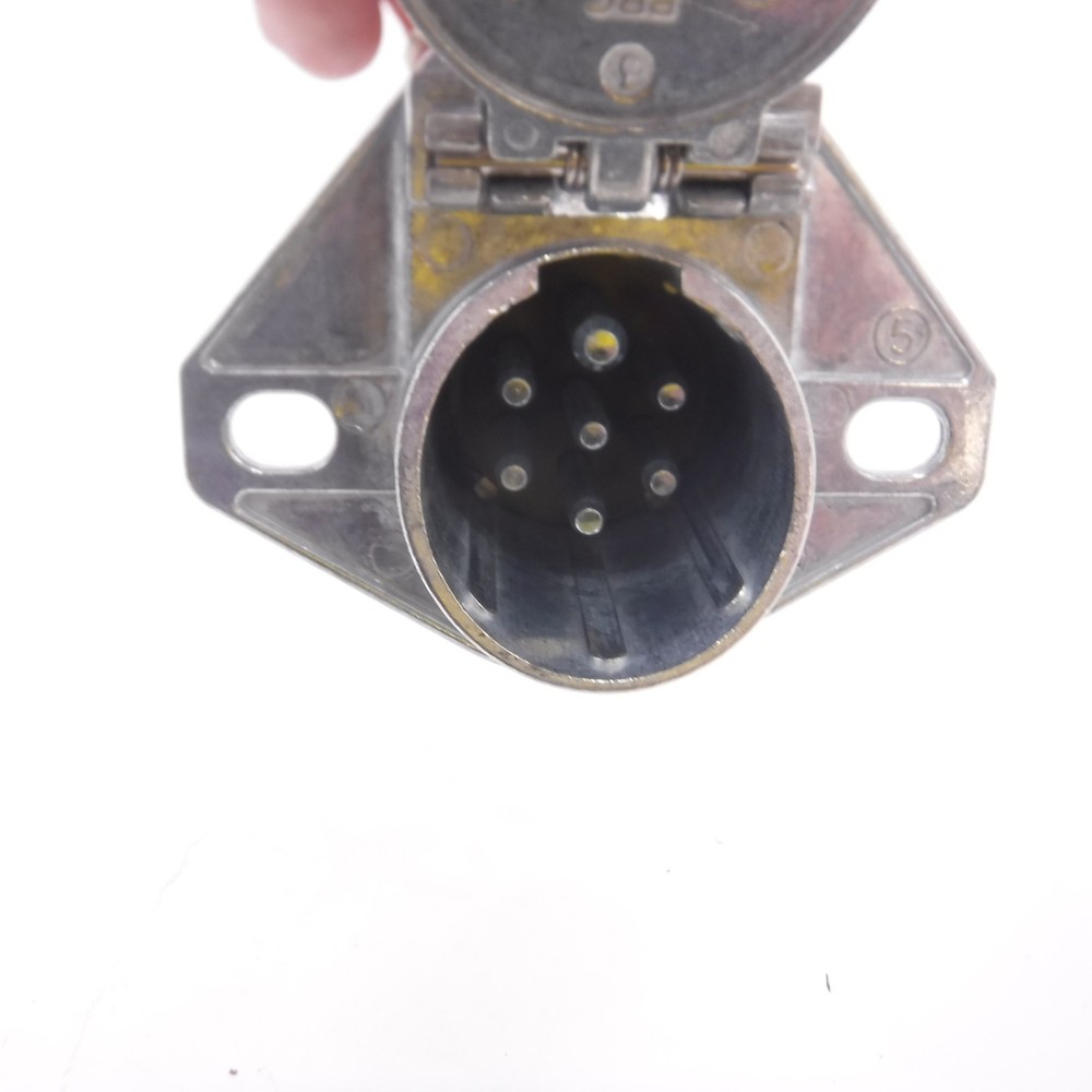 Phillips 7-Way 2-Hole Wire Insertion Solid Pin Socket 15-721