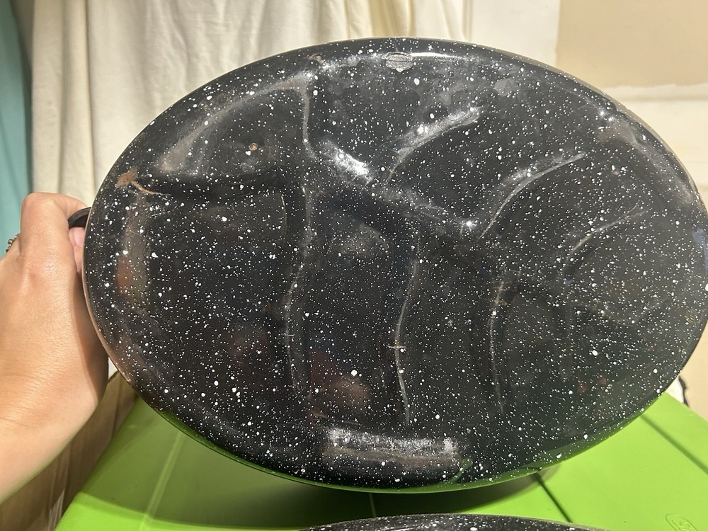 NICE Black & White speckled GRANITEWARE ENAMELWARE ROASTER
