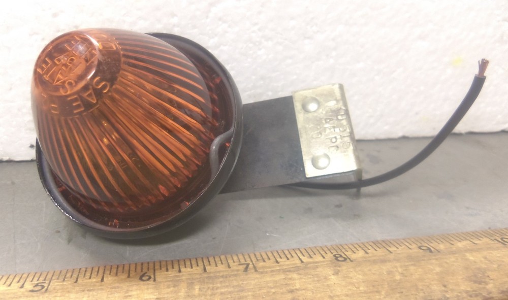 K-D Lamp Company - Clearance Marker Light Assembly - P/N: KD 515 (NOS)