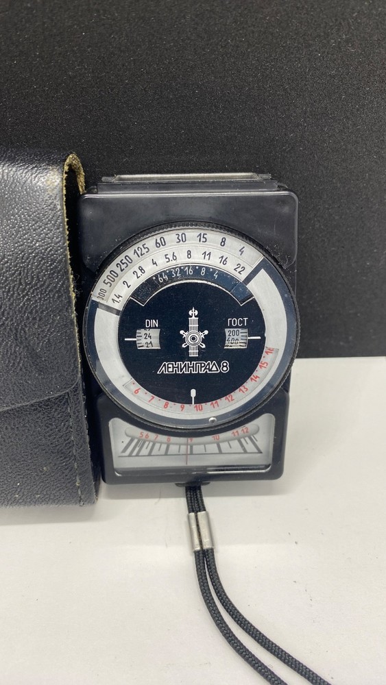 NICE! Soviet USSR Photo Light Meter "LENINGRAD-8" with case