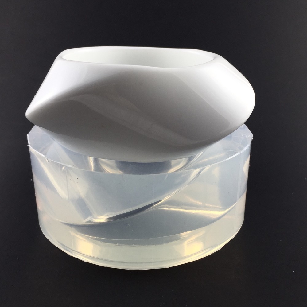 CLEAR SILICONE MOLD, (MB081) FOR ROUND CURVY BANGLE