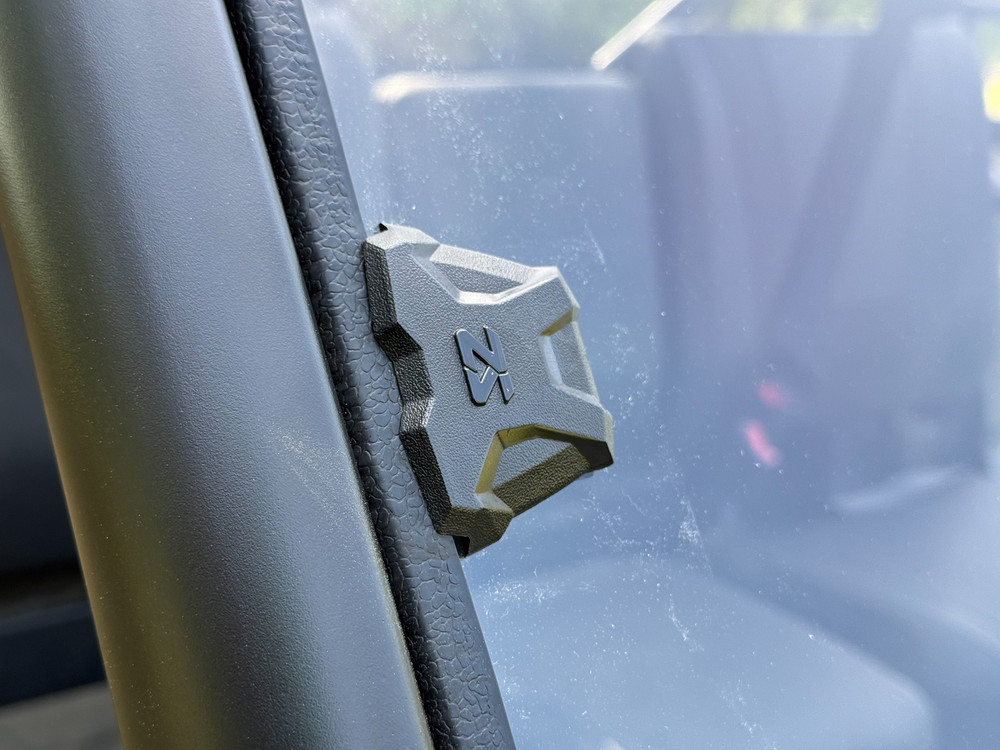 Seizmik Versa Vented Windshield Hard Coated Windshield/Windscreen