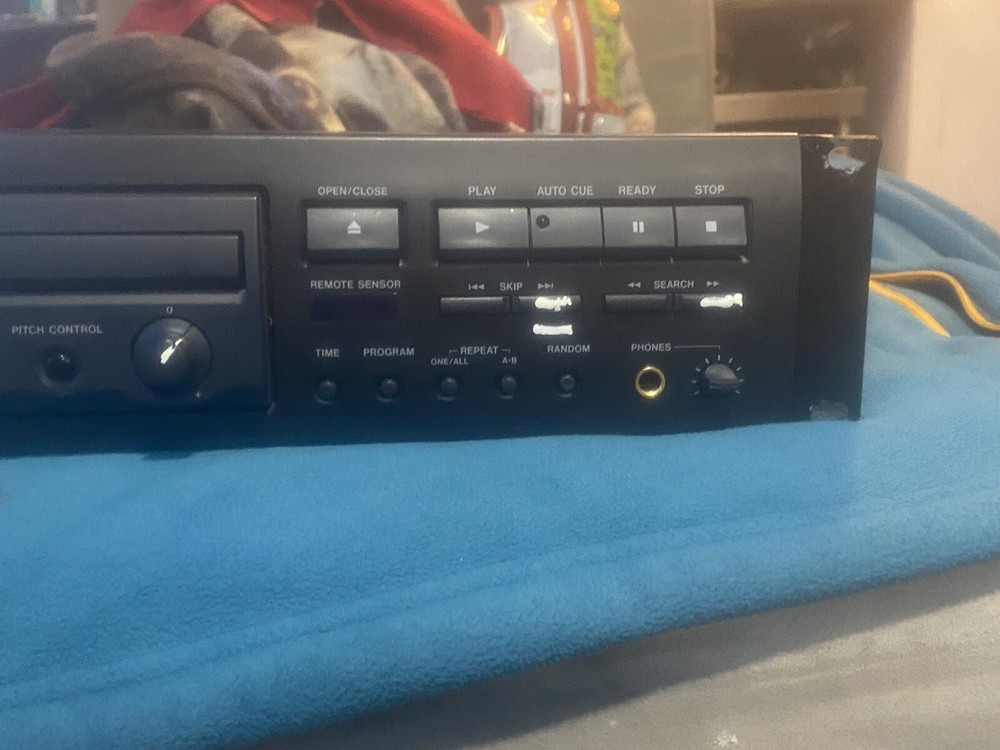 Tascam CD-150 Rack Mount CD Player. RCA Outputs. Working