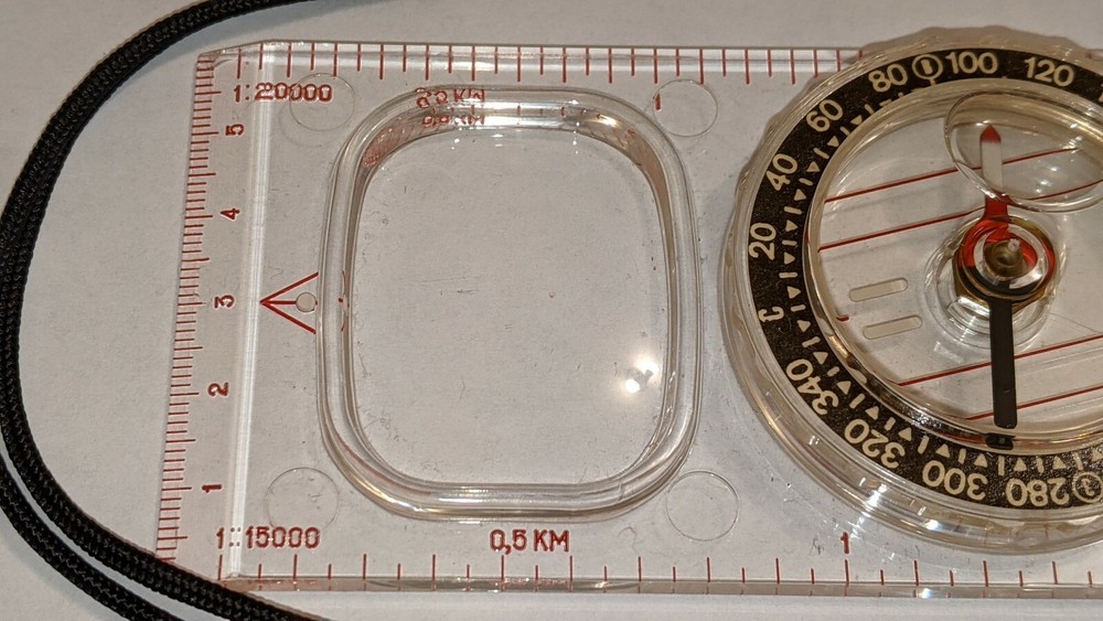 VINTAGE RUSSIAN COMPASS WITH BOX