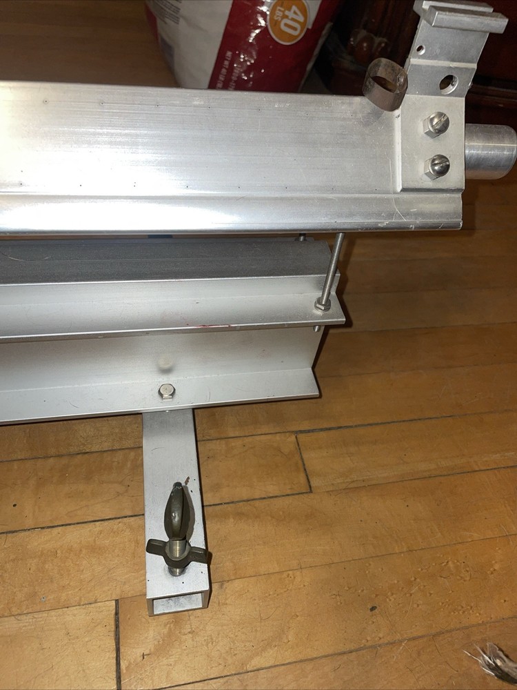 Stull-Ealing Linear Air Track