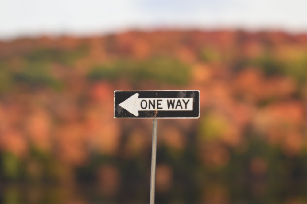 O Scale - Modern One Way Signs - 2 Pack