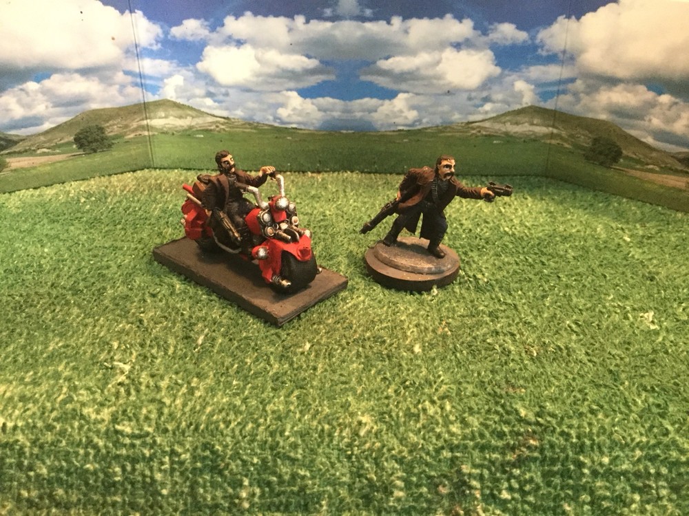 Motorcycle Mercenary Mounted & Unmounted  (2) 25mm