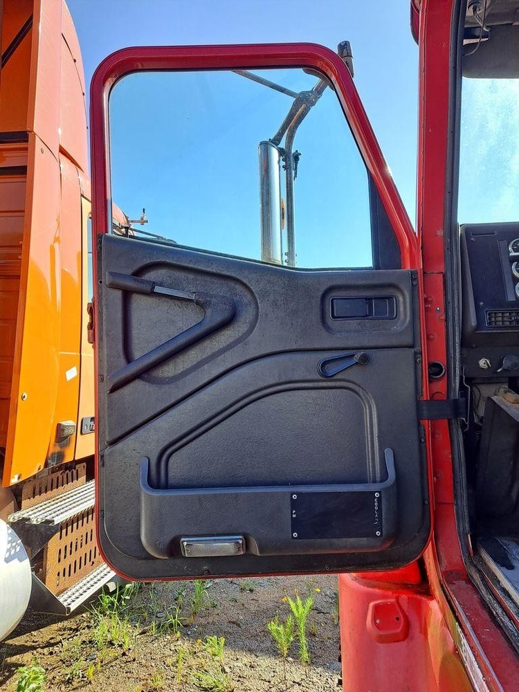 For 2002 INTERNATIONAL 9100I 2000-2003 DOOR ASSEMBLY Left , GA