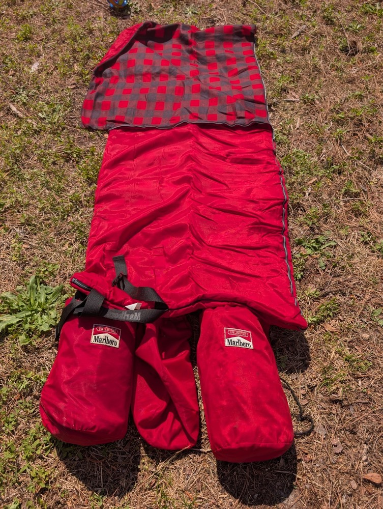 Vintage MARLBORO Unlimited SLEEPING BAG .