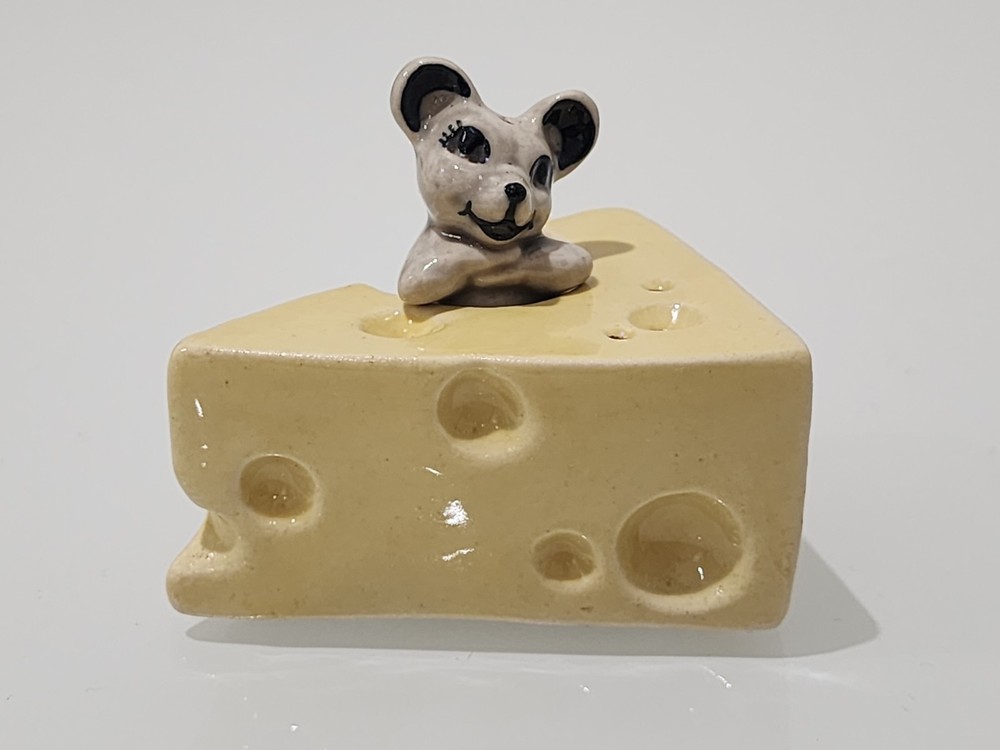 Charming 1950s Ceramic Arts Studio Mouse & Cheese Salt and Pepper Shaker Set