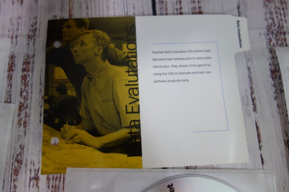 Vintage Microsoft TechNet Plus CD Subscription With Binder 45 CDs 1999-2000