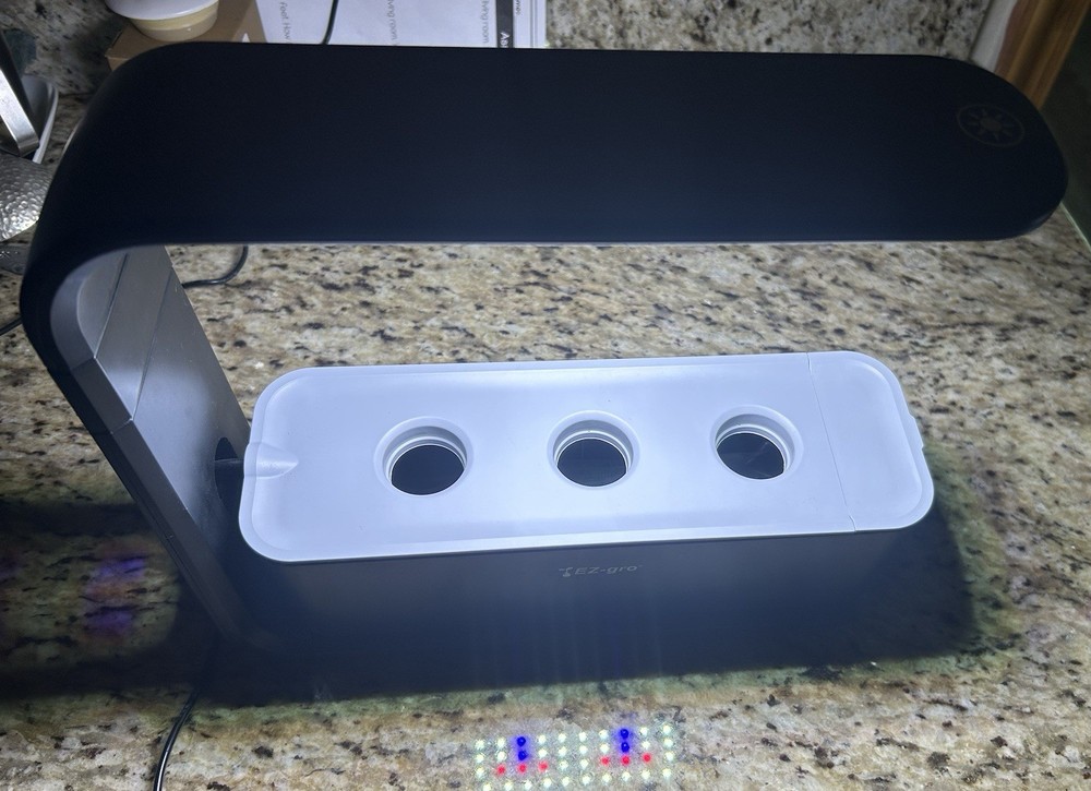 EZ-Gro Indoor Hydroponic Garden. Great Condition/Original Box & Instructions.