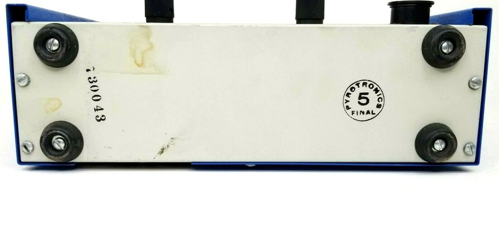 Pyrotronics Model CPM-2 Combustion Products Meter Blue DC Volts With Handle