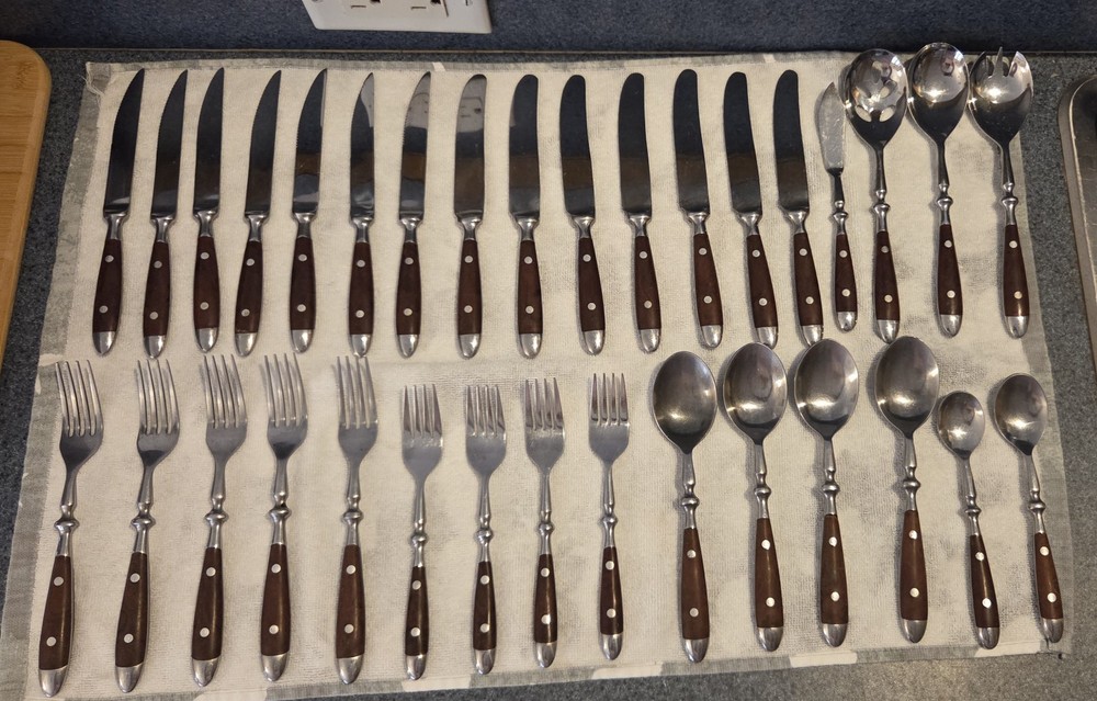 33Pc Chefs Bistro Stainless Steel Black Handle Rivet Silverware Flatware