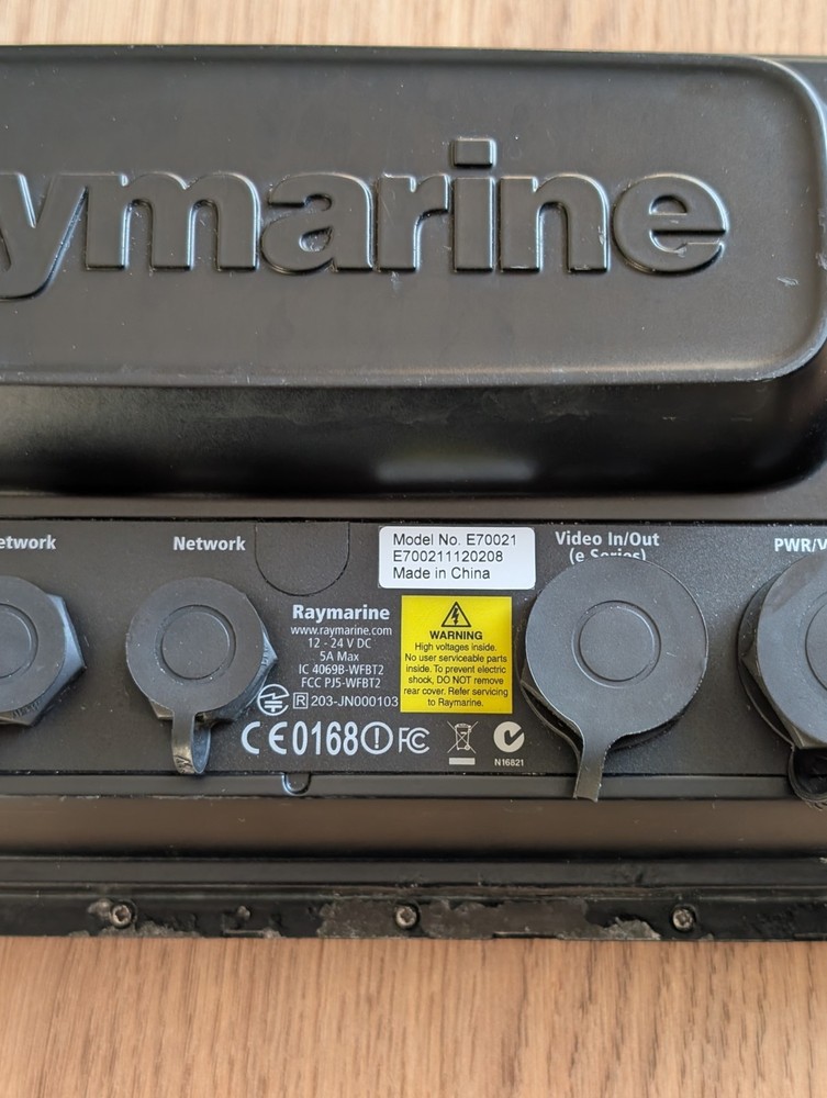 Raymarine e95 Hybrid Touchscreen Multifunction Display model: E70021