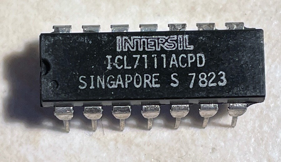 Intersil ICL7111ACPD 7111A - RARE ! - NOS