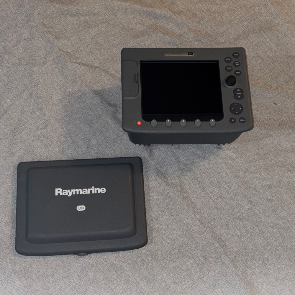 Raymarine E80 Classic GPS Chartplotter Multifunction Display W/ Cover