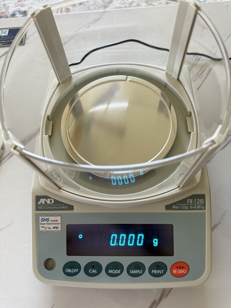 A&D FX-120i Precision Lab Balance, Compact Scale 122gX0.001g,Draft Shield