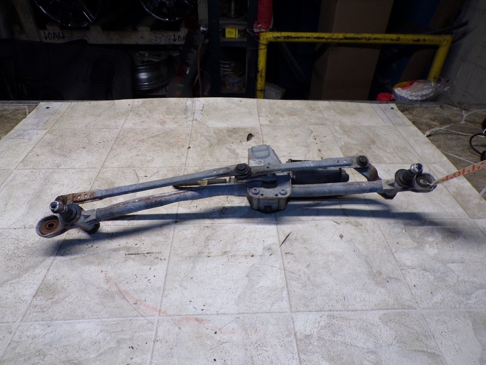 2004-2009 MAZDA 3 FRONT WINDSHIELD WIPER TRANSMISSION LINKAGE W/ MOTOR ASSY