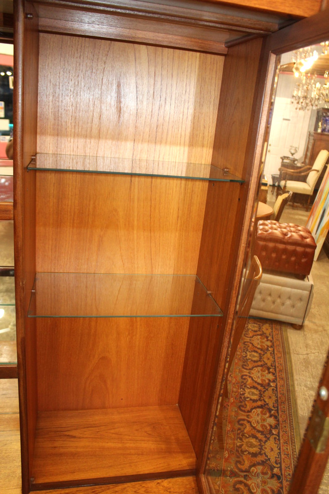 Mid Century Modern Teak Display Cabinet / Buffet / Sideboard W Light