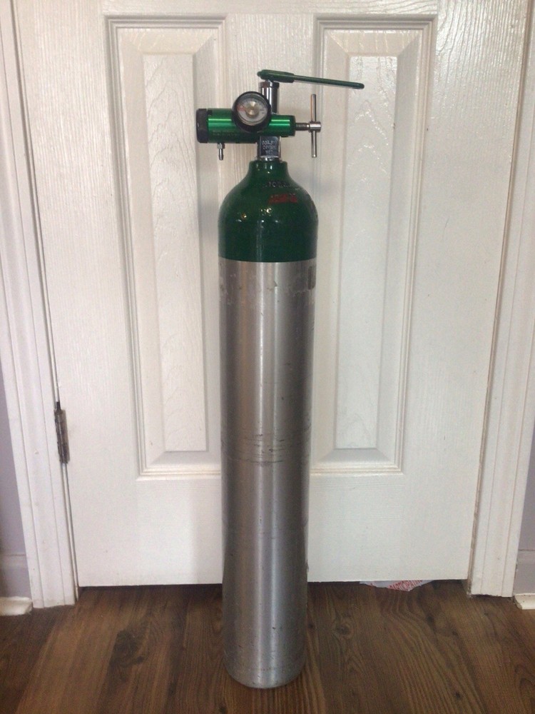 E Size Oxygen Tank And Regulator ****Use. ****See Photos