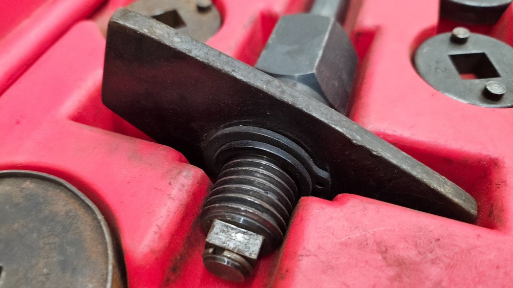 BLUE-POINT UNIVERSAL BRAKE CALIPER TOOL YA8610