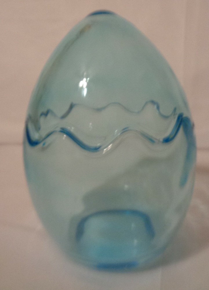 GLASS EASTER EGG CANDY DISH PASTEL BLUE 2 PC ZIG ZAG EDGE HATCHED SHELL TRINKET
