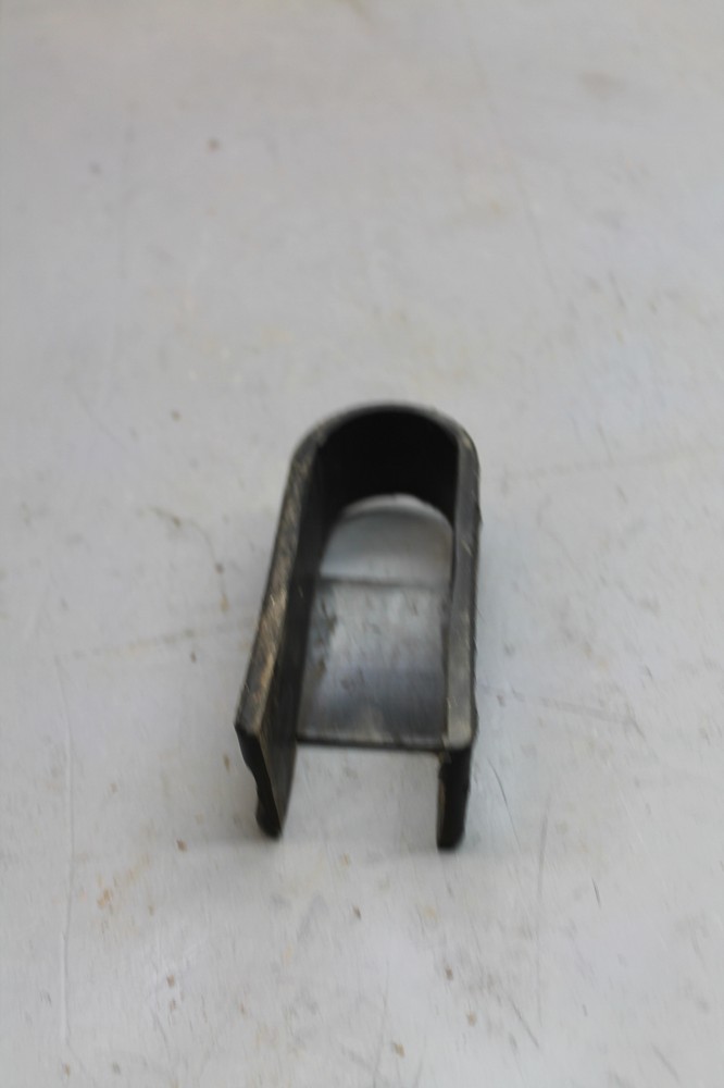 1982 SUZUKI GS300L CHAIN GUIDE