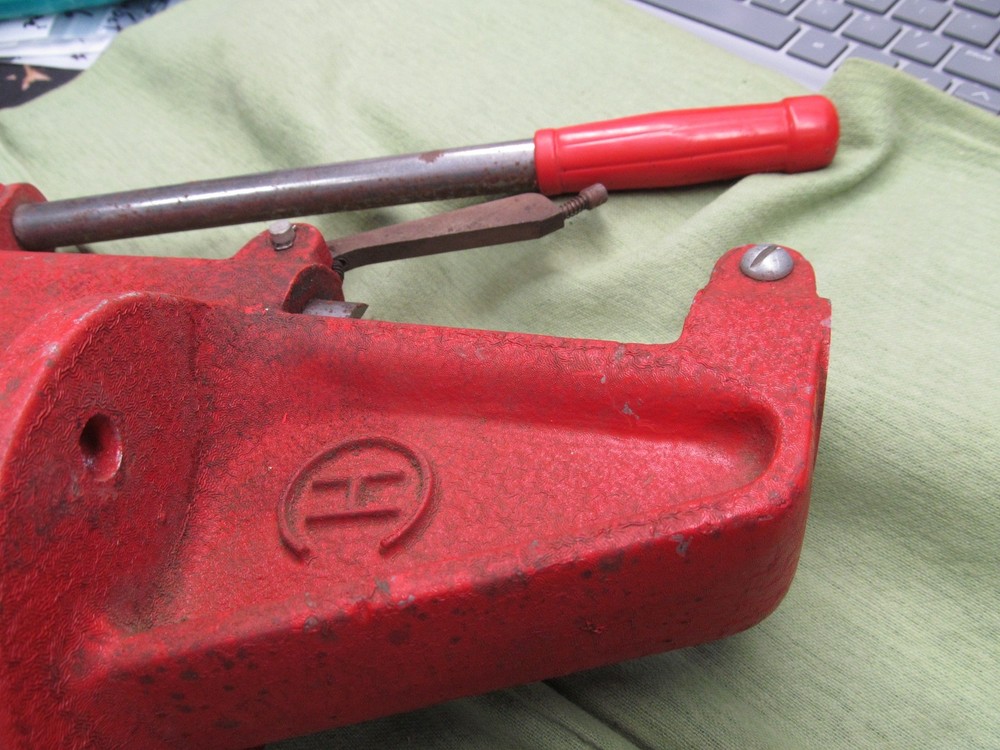 CH Single Stage Reloading Press with Priming Arm - Uses Standard 7/8" Dies