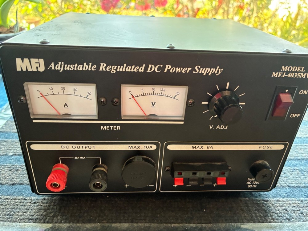 MFJ: Model MFJ-4035MV - Adjustable Regulated DC Power Supply