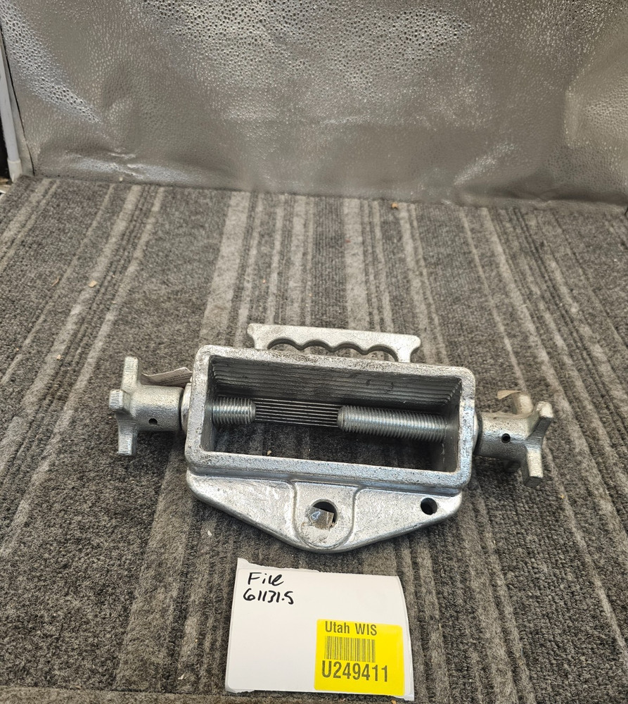 Global 988984 Swivel Hook Single Fork Forklift Hook Attachment 4000 Lbs. Cap.