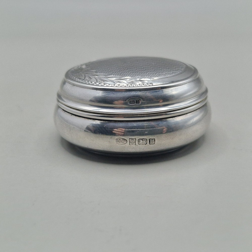 Superb Solid Sterling Silver Snuff/Pill Box by W I Broadway & Co Birmingham 1996