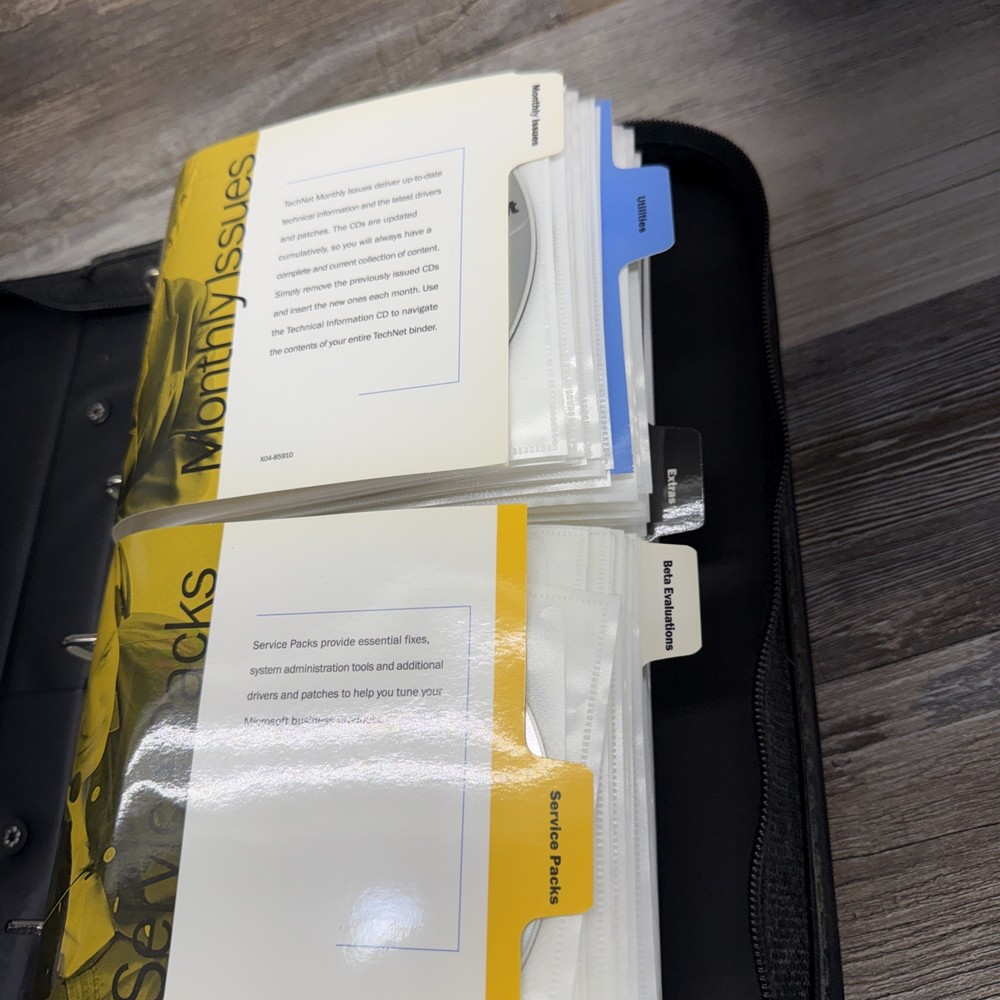 Microsoft TechNet Plus CD Subscription Binder 92 discs 1999-2000 Compete Sets