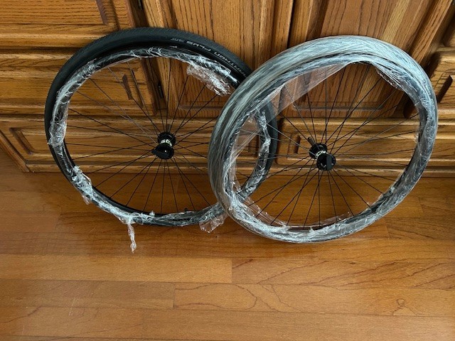 Shadow wheels 25-559, Q grips, Marathons