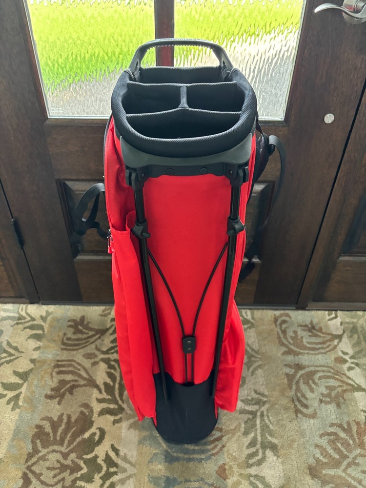 NEW WITH TAGS TAYLORMADE FLEXTECH STAND BAG - RED *