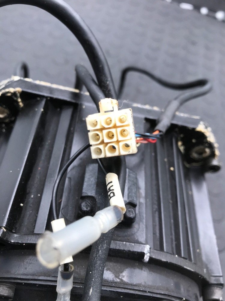 YASKAWA ELECTRIC SGMDH‑06A2A‑YR13 AC Servo Motor with Absolute Encoder USED