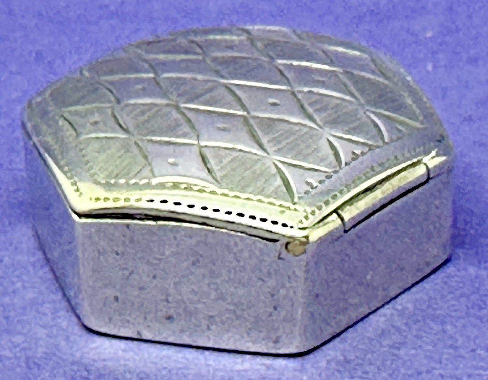 GEORGIAN SOLID SILVER HEXAGONAL HINGED LID PILL BOX BY JOHN TURNER B'HAM 1802