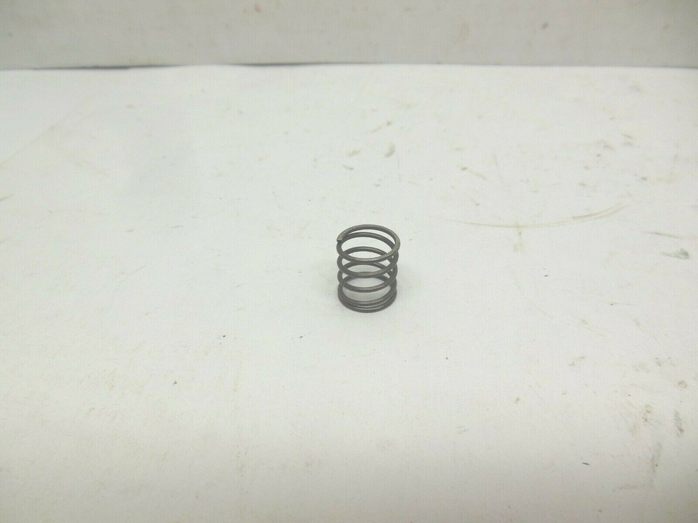 NOS JOHN DEERE TRACTOR SPRING R39228
