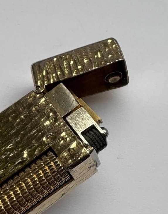 Dunhill Gold ‘Bark’ Rollagas Lighter- Fully Overhauled