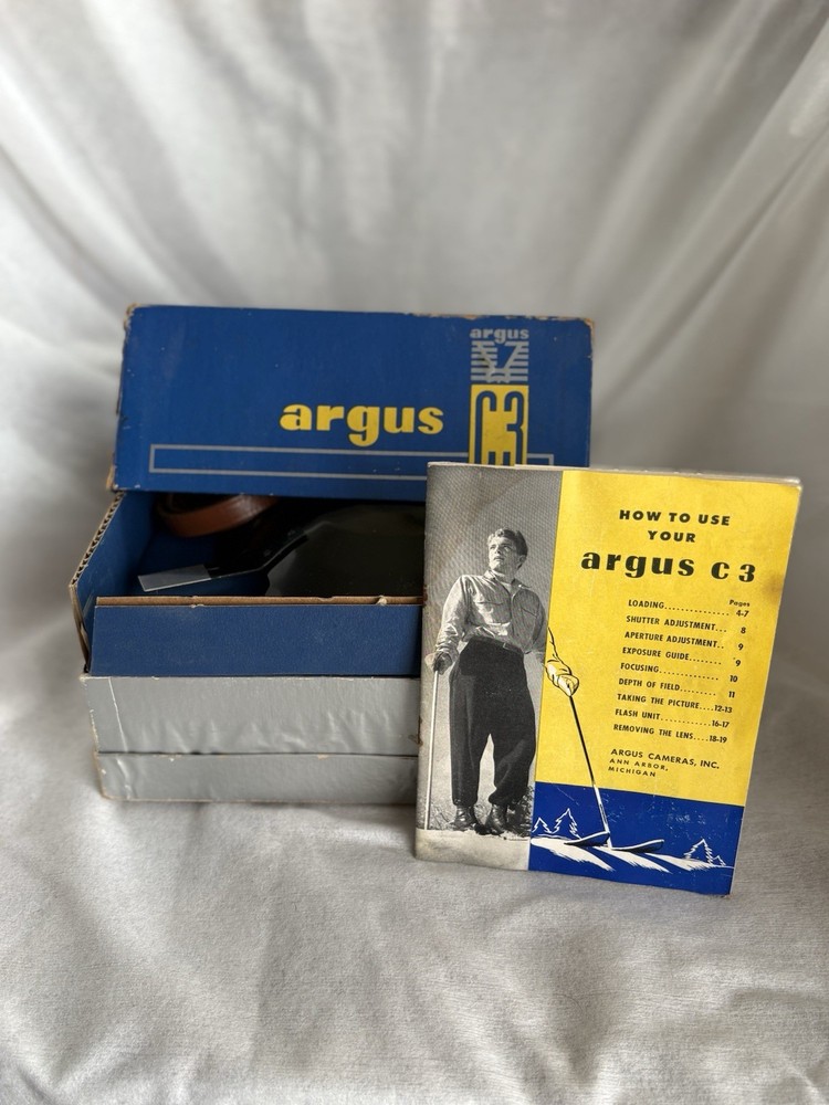 Argus C3 " The Brick" Camera box, manual, flash, case - UNTESTED
