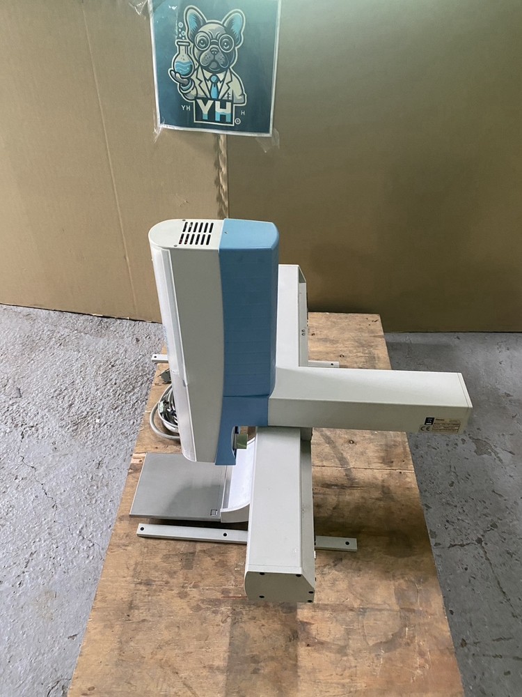 Thermo TriPlus AS Autosampler – w/ Cables, Cracked Cover Panel, Untested