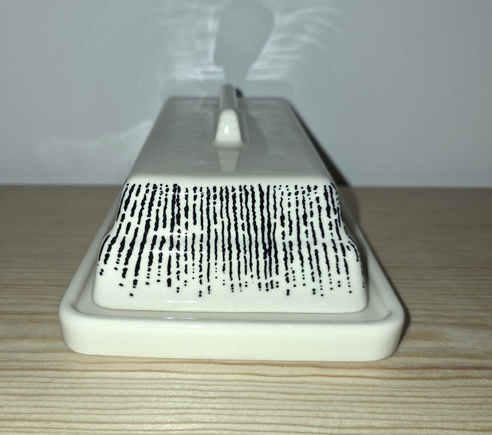 Thyme & Table "Riley Pattern" Stoneware Butter Dish 7 1/2" by 4" by 3" tall