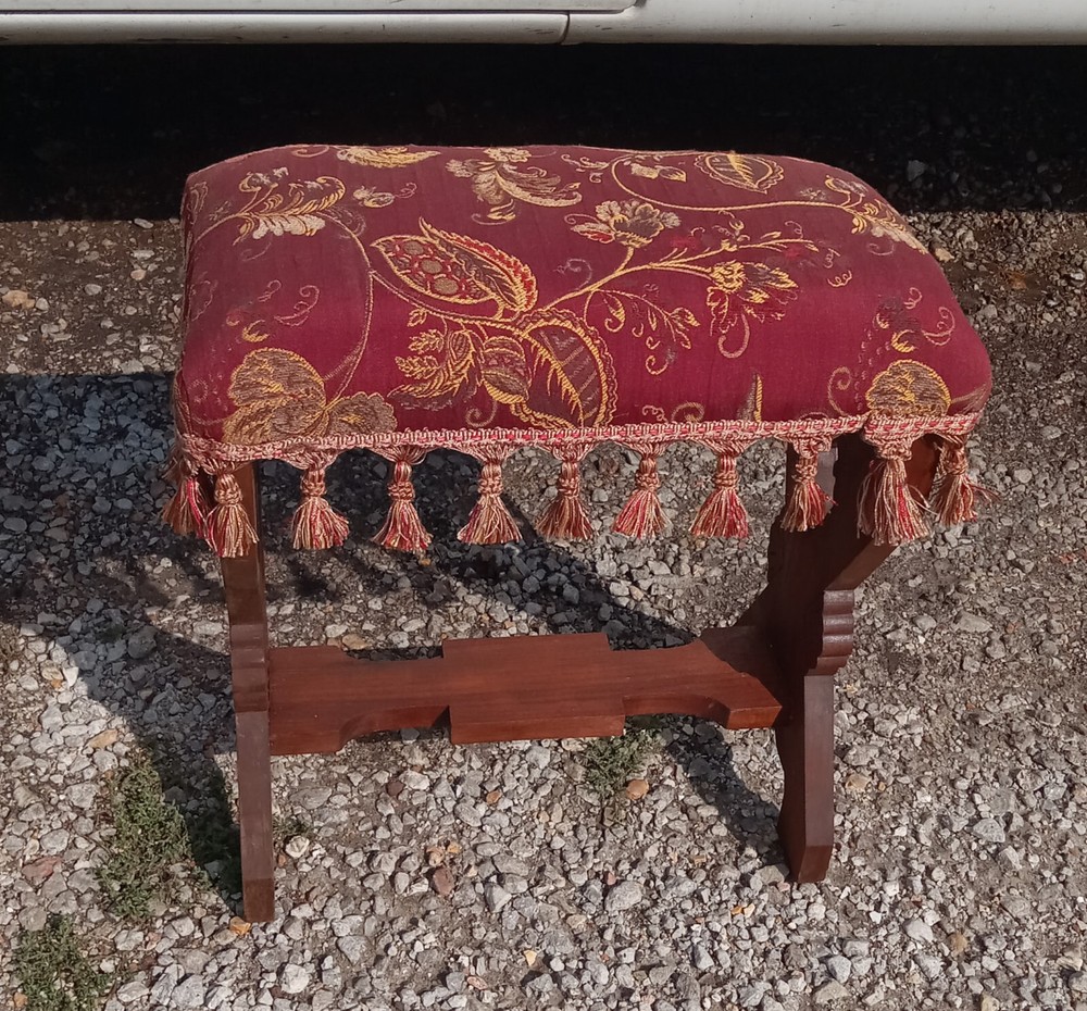 Walnut Caved Eastlake Bench  (VB-111)
