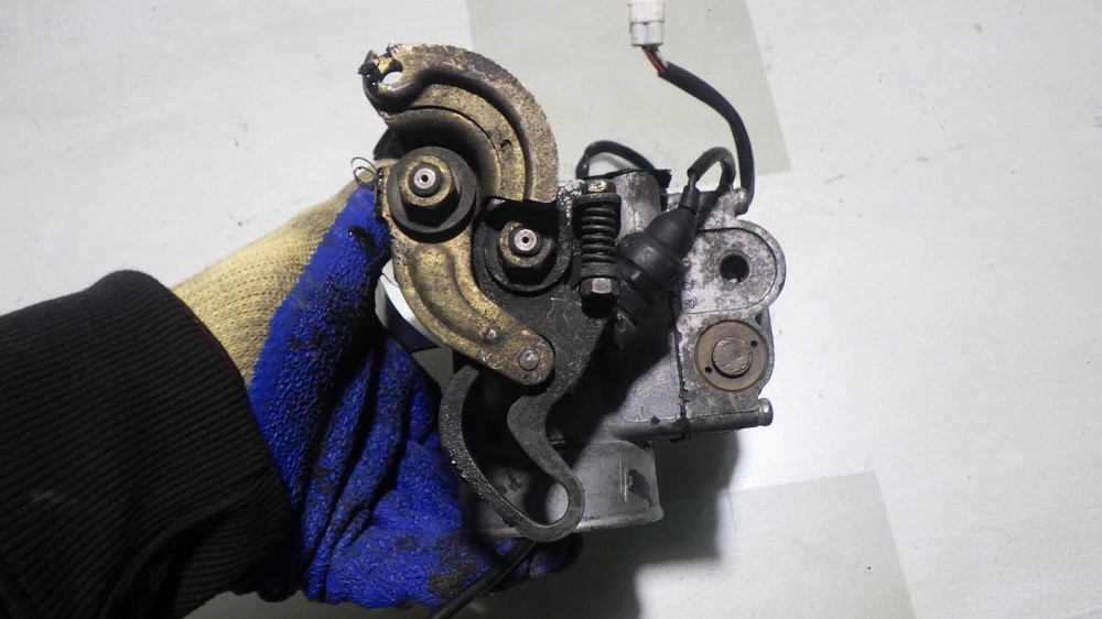 90 MAZDA B-2600 Throttle Body