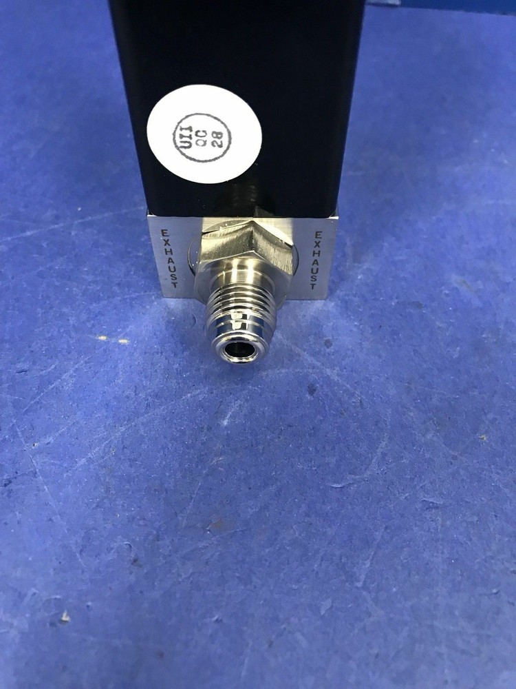 Unit UFC-1400 Mass Flow Controller MFC, N2, 400 SCCM, Used