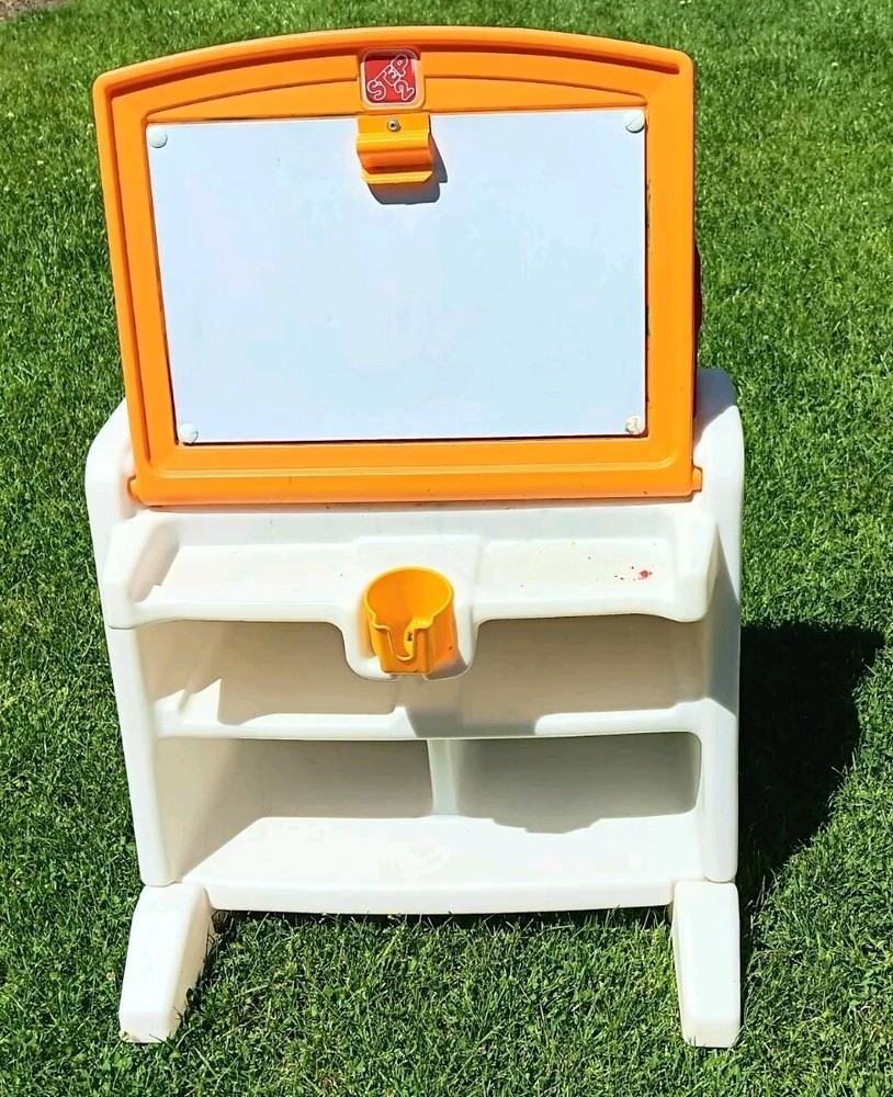 Step2 Flip & Doodle Easel Desk